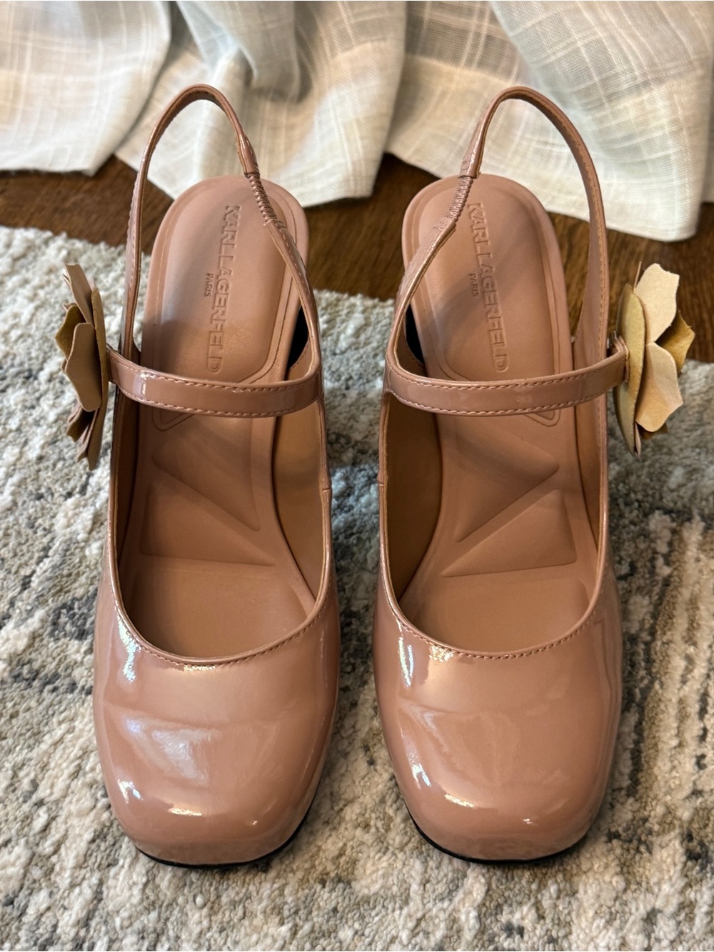 Brand new - Karl Lagerfeld Patent Mary Jane Pierra Heels, size 7 - Picture 2 of 5